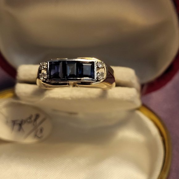 14K Gold Ring with saphire and diamonds - Picture 3 of 16